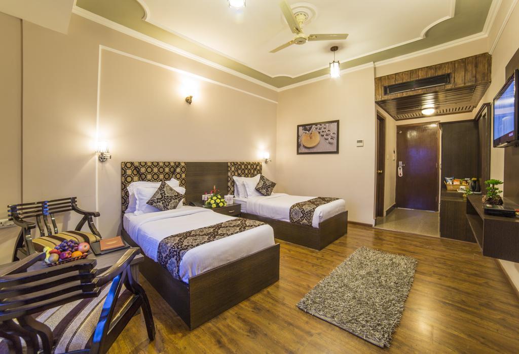 Palette - Solar Residency Hotel Srinagar  Exterior photo
