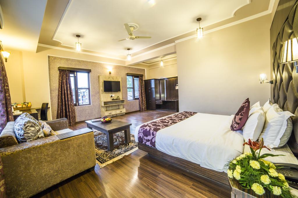 Palette - Solar Residency Hotel Srinagar  Exterior photo