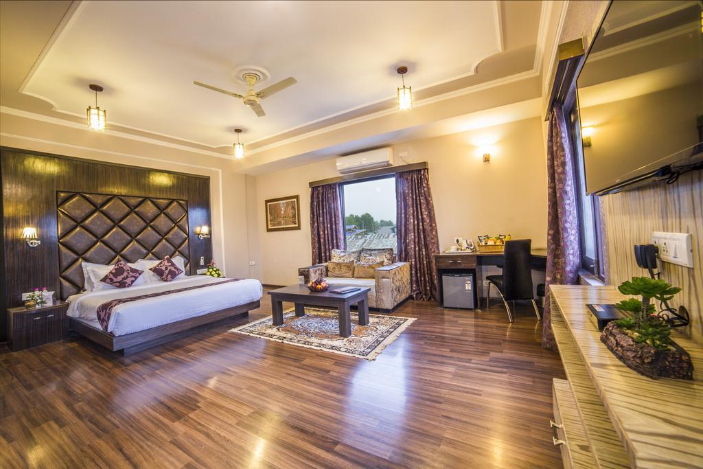 Palette - Solar Residency Hotel Srinagar  Exterior photo