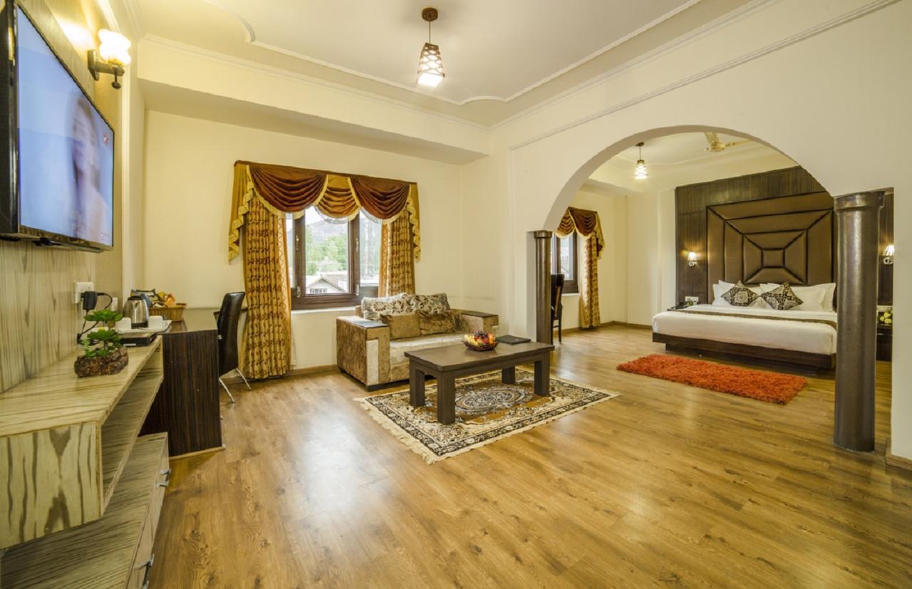 Palette - Solar Residency Hotel Srinagar  Exterior photo